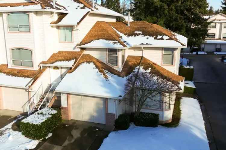 3 Bedroom Townhouse in West Newton Surrey