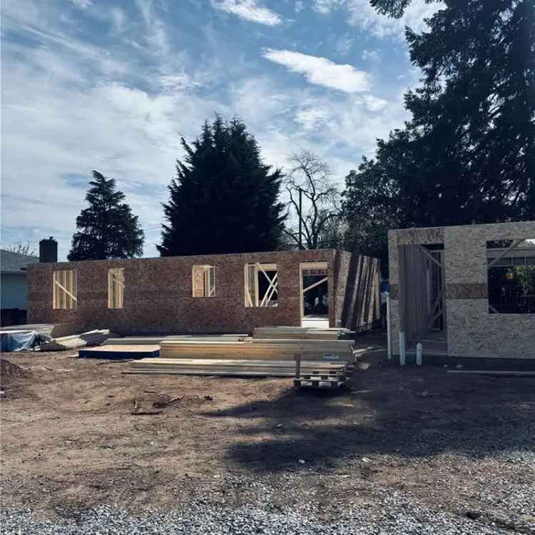 New 3-Bedroom Duplex in Central Nanaimo