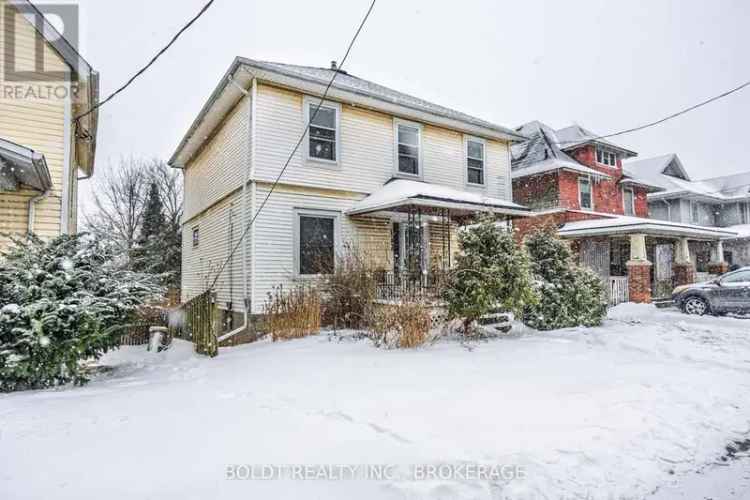 1900+ Sq Ft Duplex Investment Property with Basement Apartment