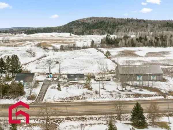 Rustic Farmhouse in St-Didace with 3 Bedrooms and Gas Fireplace
