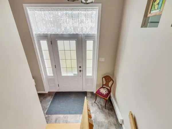 3-Bedroom Townhouse with Renovated Kitchen Quebec