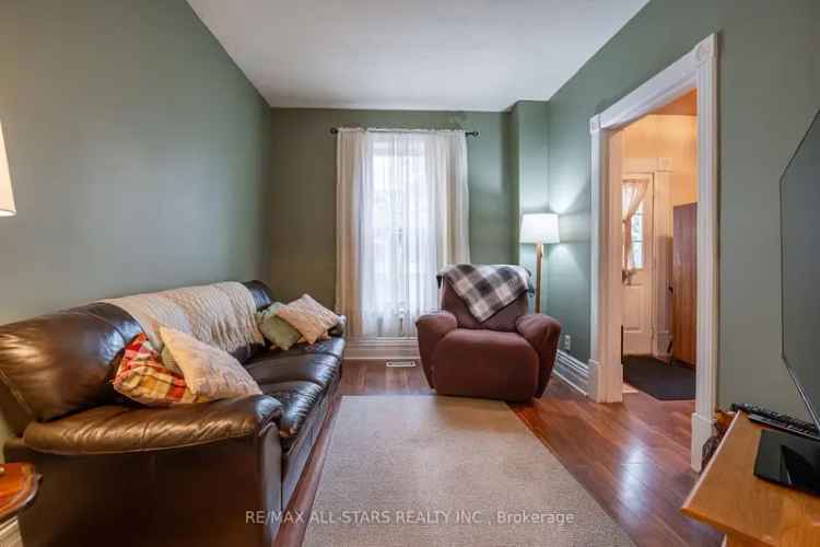 Charming 2-Bed 2-Bath Home Near Downtown