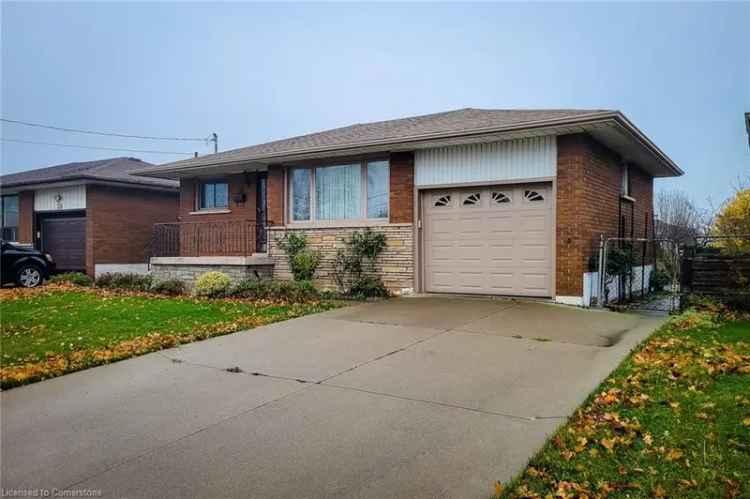 House For Sale in Hamilton, Ontario