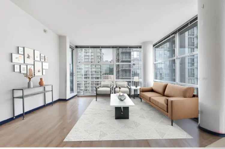 2 Bed+Den Condo in Spectrum 1 Near Skytrain