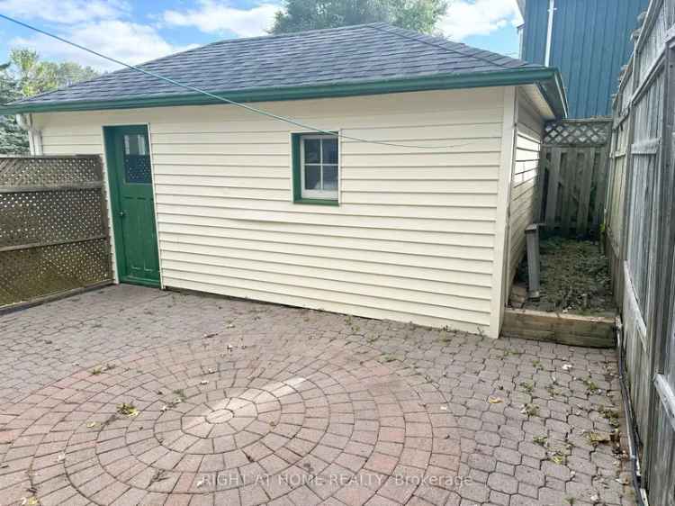 House For Sale in Newmarket, Ontario