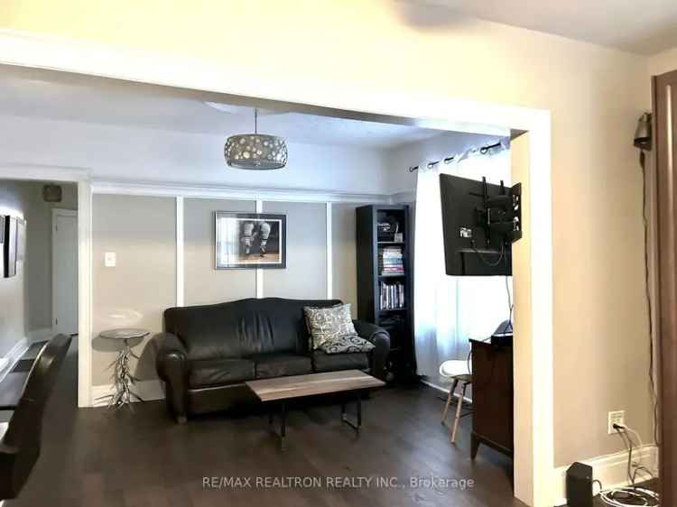 House For Sale in Toronto, Ontario