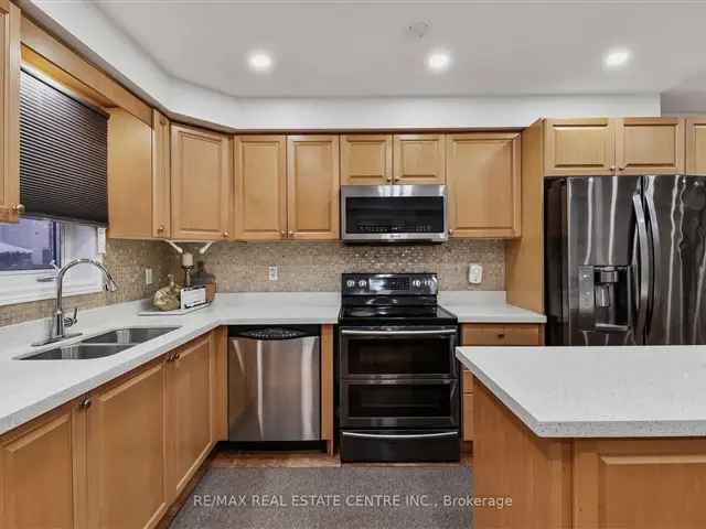 Townhouse For Sale in Brampton, Ontario