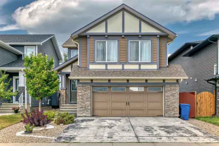 Mountainview Okotoks Home: 2600+ sqft, 4 Beds, 3 Baths, Finished Basement