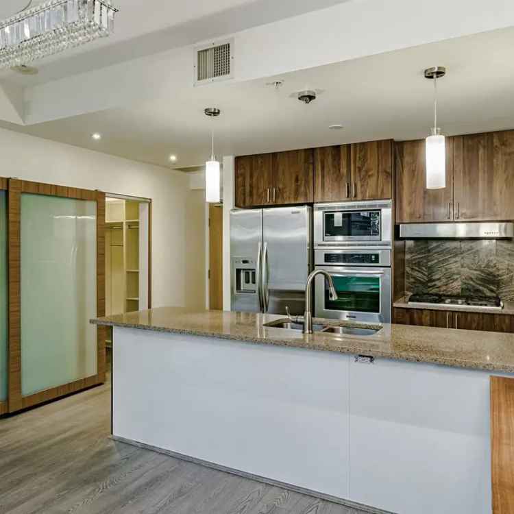 Coal Harbour 2-Bedroom Condo with Stunning Views