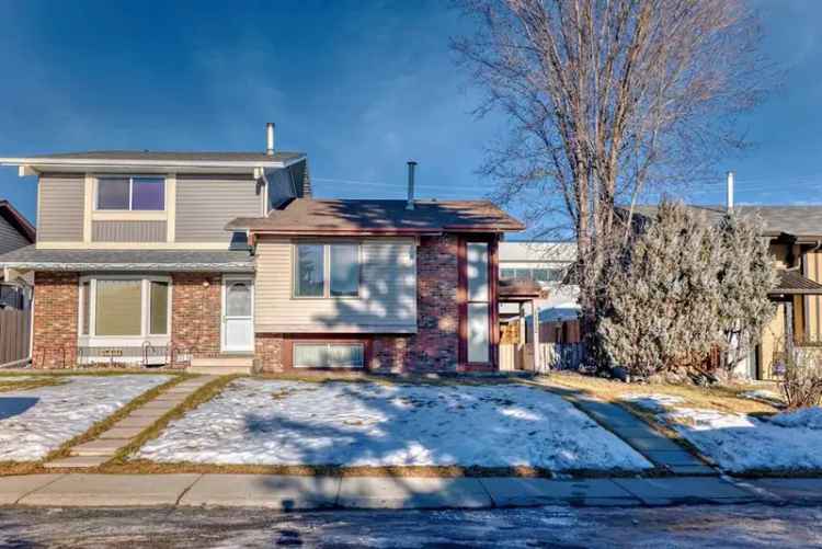 House For Sale in Calgary, Alberta