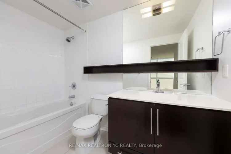 Bayview Village Condo 2+Den Near Subway Parking Locker