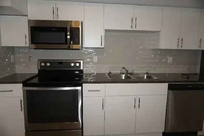 Rent Modern 2 Bedroom Duplex Near Kingsway and Downtown