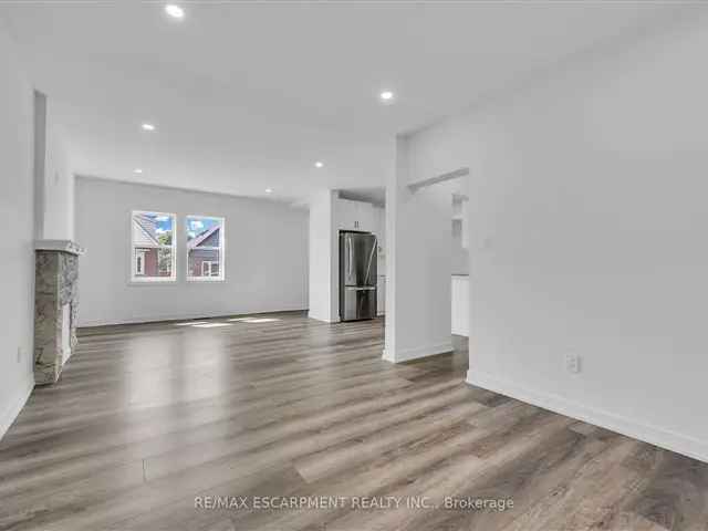 House For Sale in Hamilton, Ontario