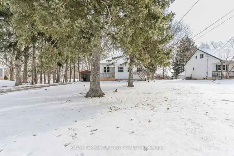 2-Bedroom Bungalow Retreat with Outdoor Oasis