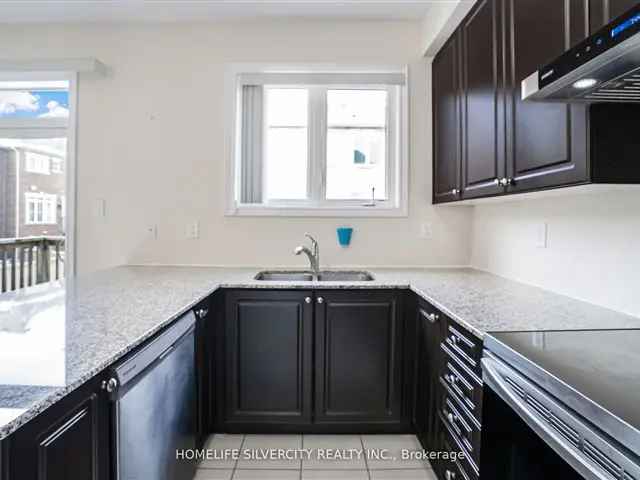 3 Bedroom Townhouse in Mount Pleasant Near Go Station