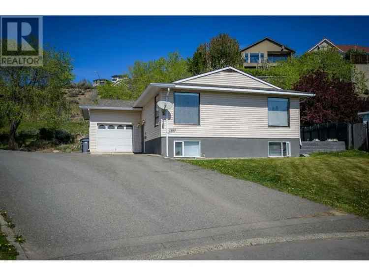 Family Home in Batchelor Heights with 2-Bedroom Suite
