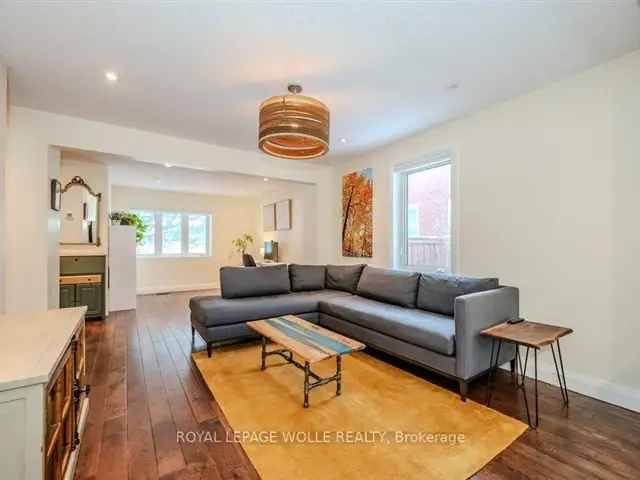 House For Sale in 46, Roslin Avenue South, Waterloo, Ontario