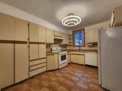 3 Bedroom 2 Bathroom Apartment in NDG Montreal