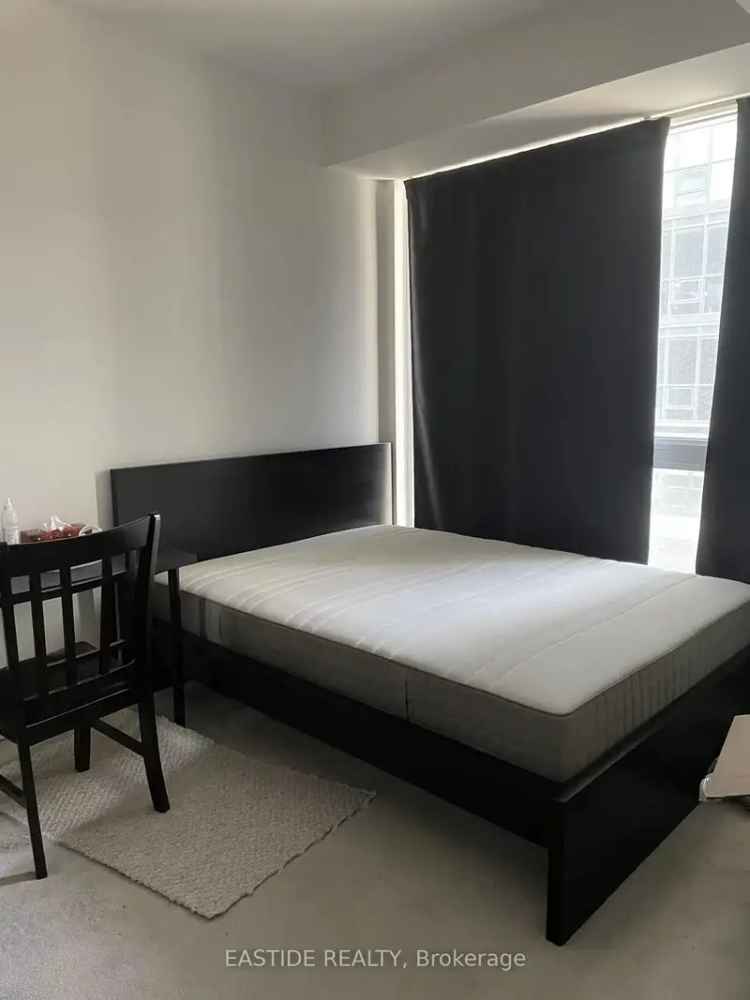 Rent Shared Accommodation Large Primary Bedroom Near University of Toronto