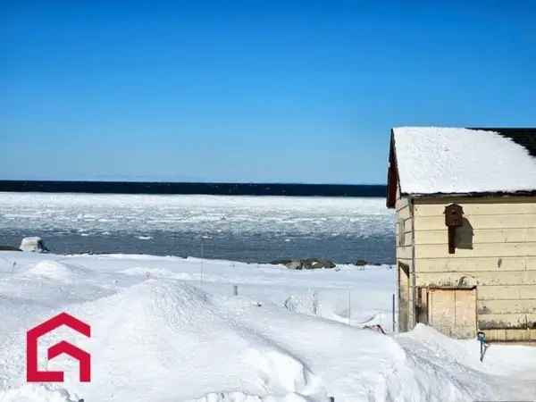 4-Bedroom Historical Home with Sea Views St-Ulric