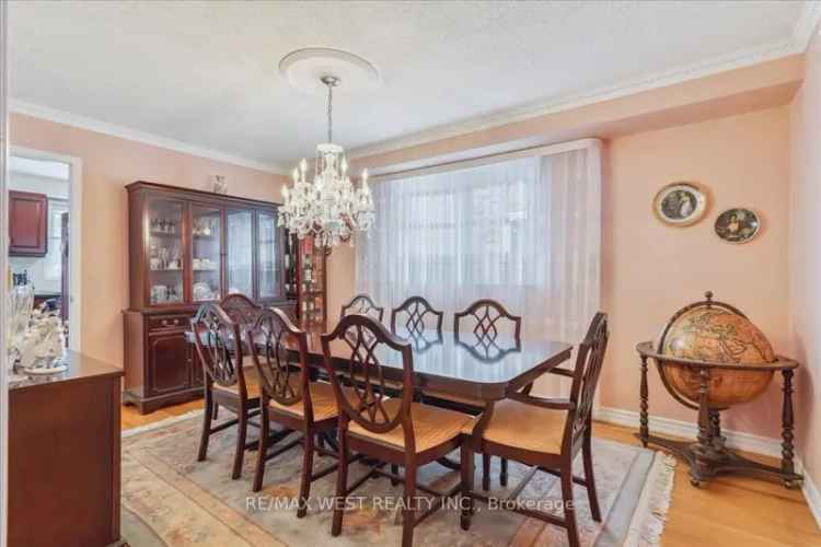 4 Bed 4 Bath Home in Mineola Mississauga