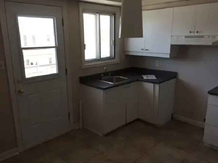 4 1/2 Apartment for Rent Near Montreal Hospitals and Universities