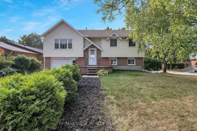 House For Sale in Waterloo, Ontario