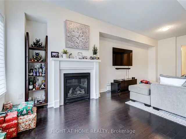 Sun Drenched 3 Bedroom Townhome Near Hwy 400