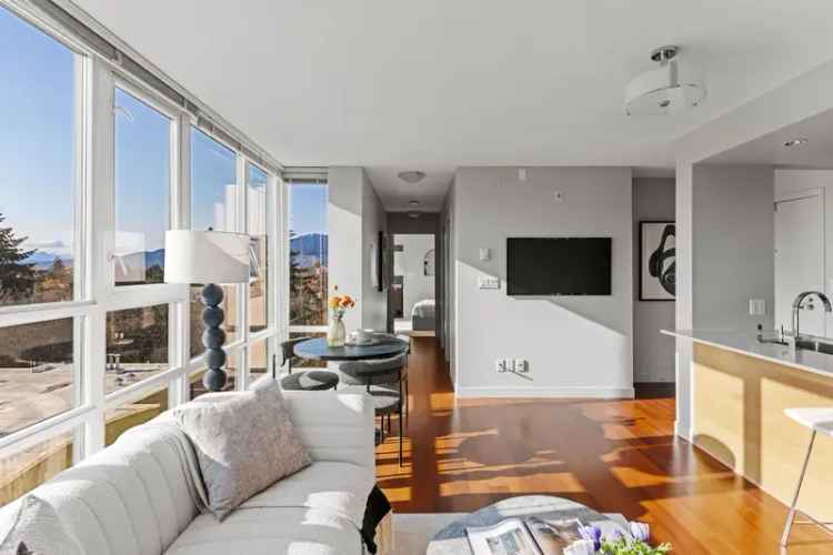 Kitsilano Penthouse Condo for Sale - Stunning Views & Modern Updates