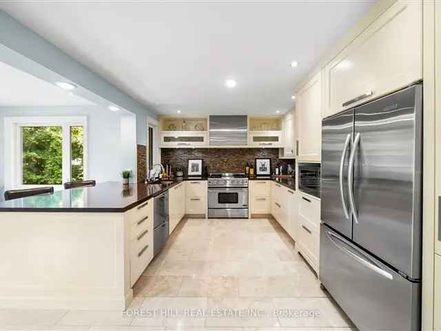 Luxury Bungalow in Bayview Village Ravine Setting