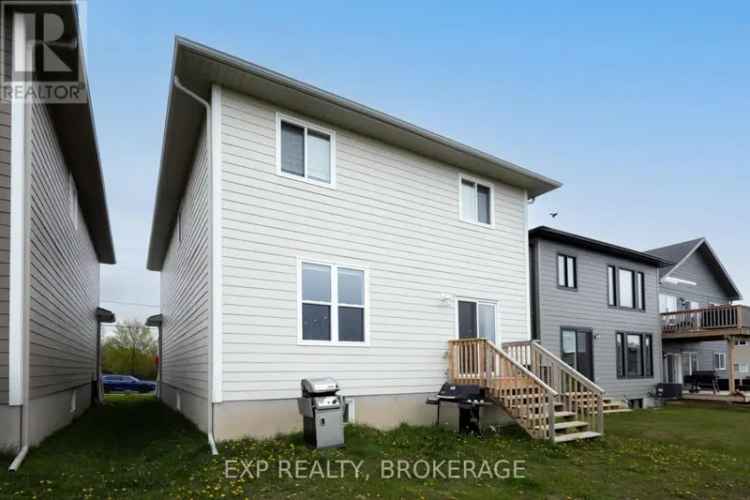 4 Bedroom Family Home in Amherstview Near Lake Ontario