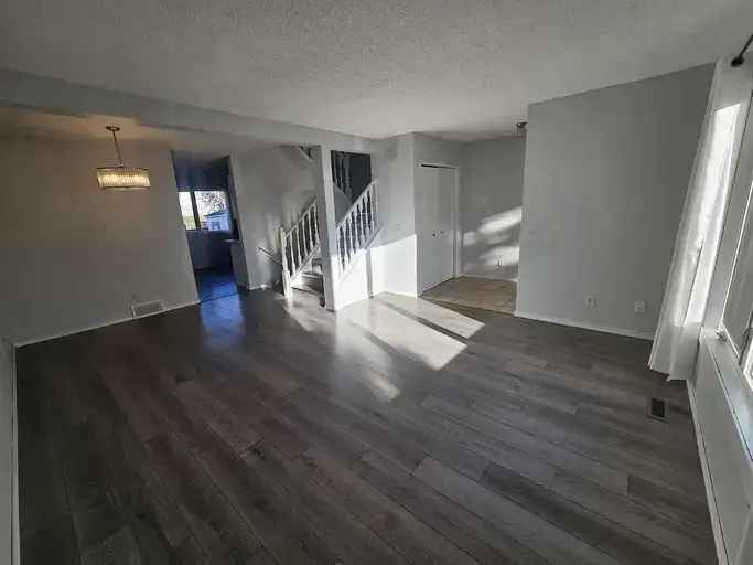 4 Bed 2.5 Bath Duplex in Edgemont Calgary