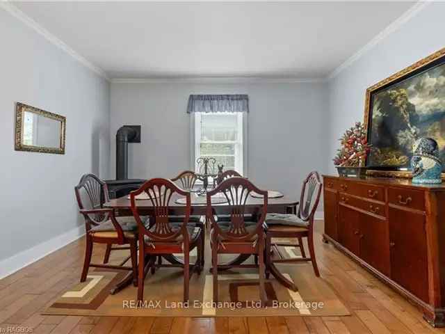 Port Elgin Home: Charming 1914 Sq Ft Home Near Beach