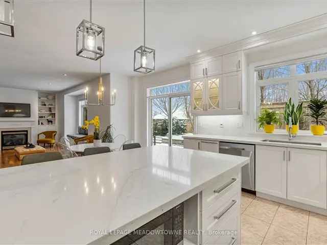 Luxury 4-Bedroom Home in Streetsville Glen