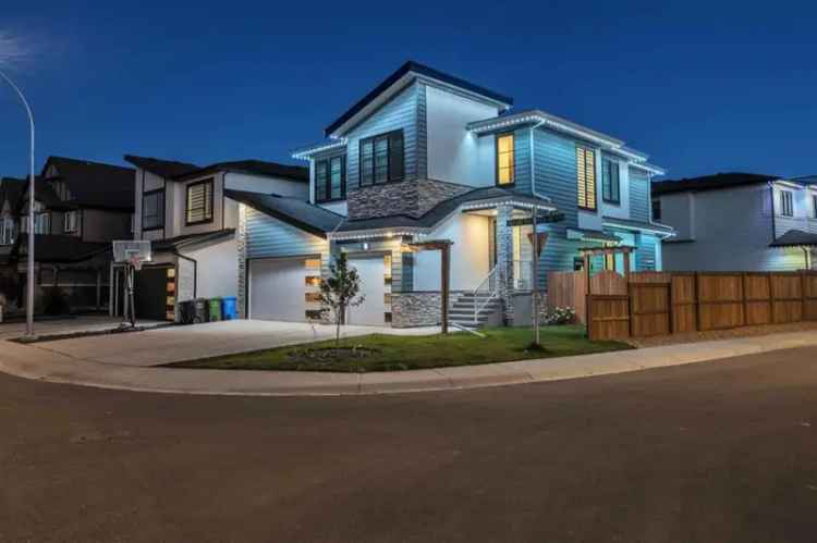 House For Sale in Calgary, Alberta