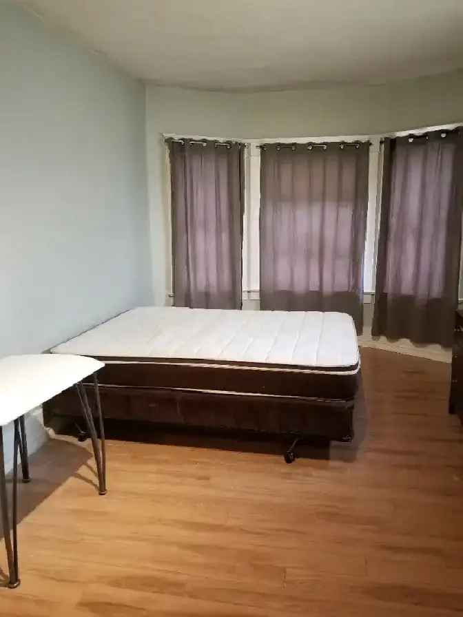 (DOWNTOWN) 2-Bedroom SUITE, Whole MAIN Floor, Own Entry!