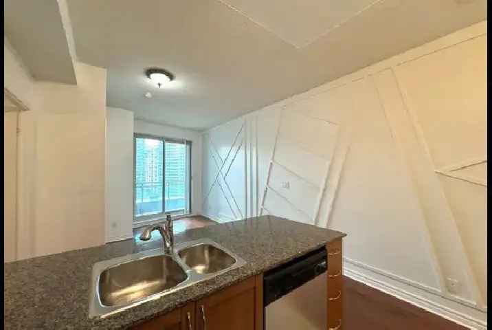 LEASE: 1BR 1WR Heat, Water, Locker, Parking Included