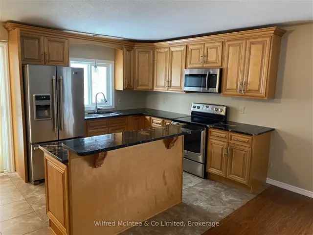 Marl Lake Waterfront Bungalow - Updated Kitchen - 3 Beds - Double Garage