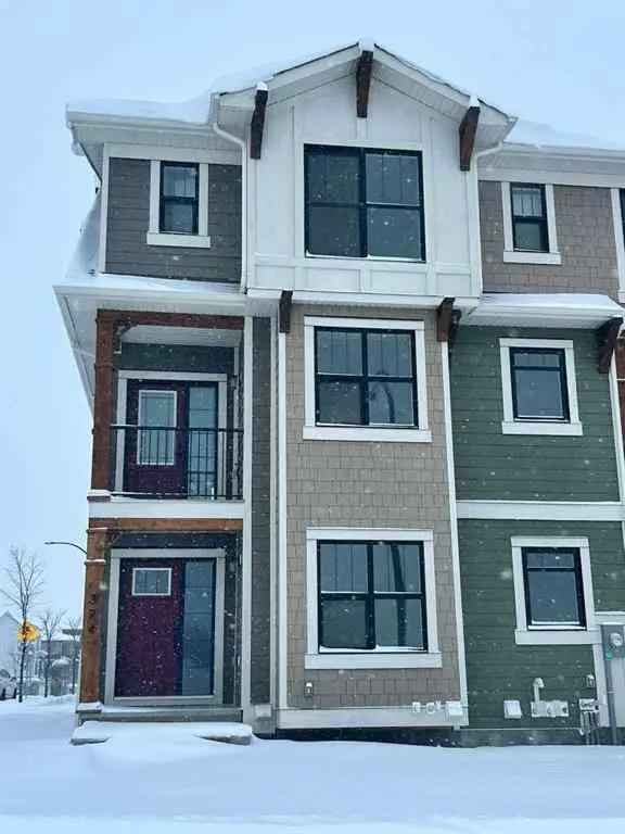 Townhouse For Rent in Calgary, Alberta