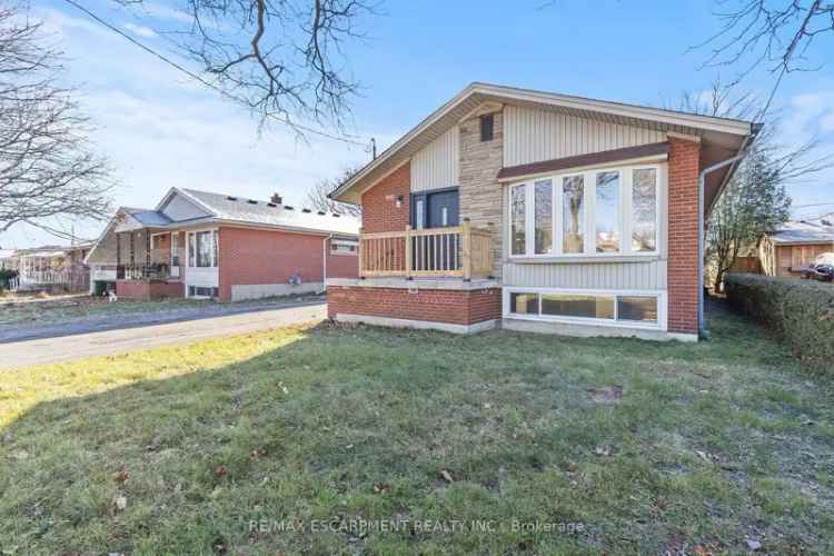 House For Sale in Hamilton, Ontario