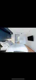 3 Room 81m² Apartment in Quebec with Bridge Views