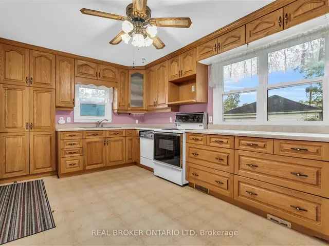 House For Sale in Southwest Middlesex, Ontario