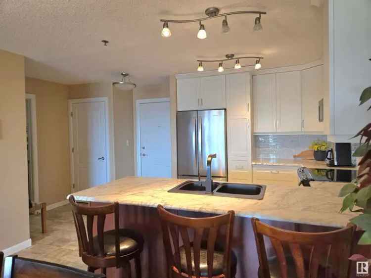 Beautiful 1 Bedroom Plus Den Condo with Amazing Park Views