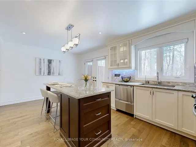 Luxury 4+ Bedroom Home in Bayview Woods Ravine Lot