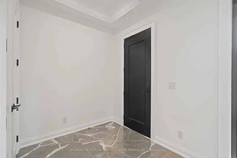 Elegant 4-Bedroom Family Home in Leaside
