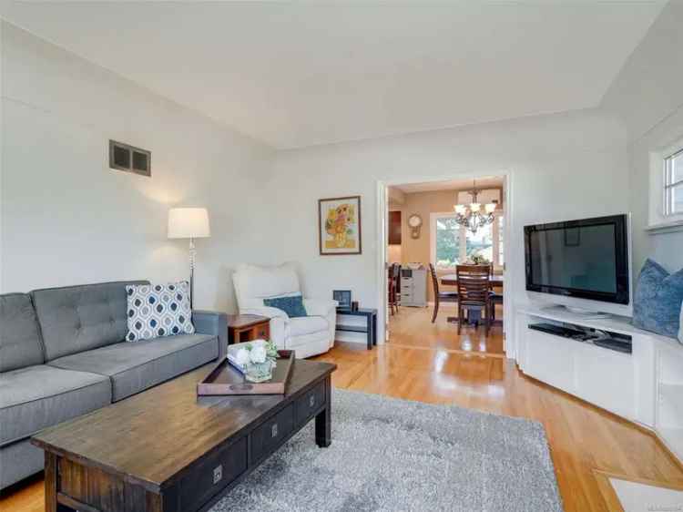 Charming Oak Bay Bungalow 3 Bed 2 Bath Updated Kitchen Family Home