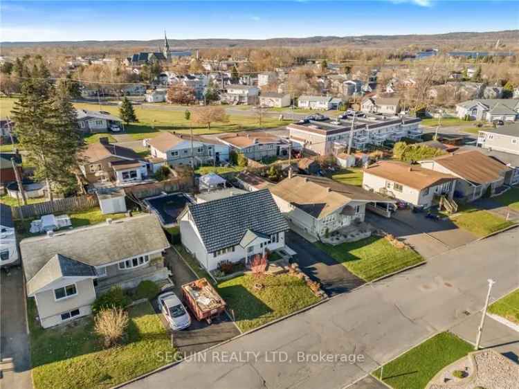 Family Home 3 Bed 3 Bath Inground Pool