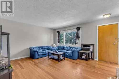 3 Bedroom Townhouse For Sale in College Park Saskatoon