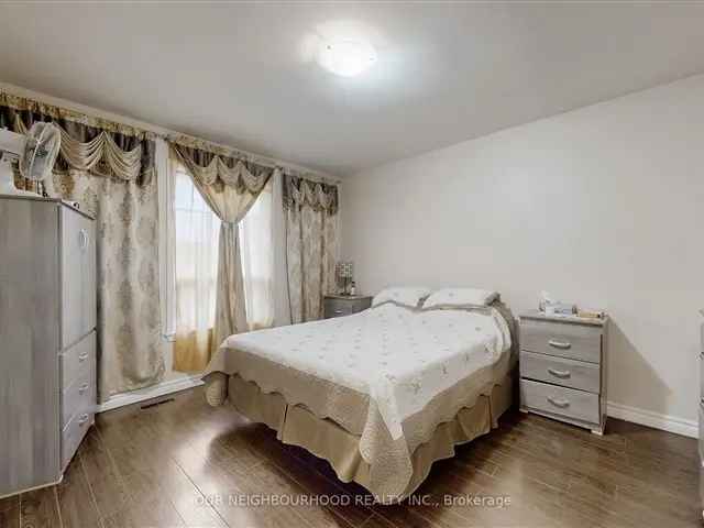 Family Home in Mississauga Four Bedrooms Great Backyard