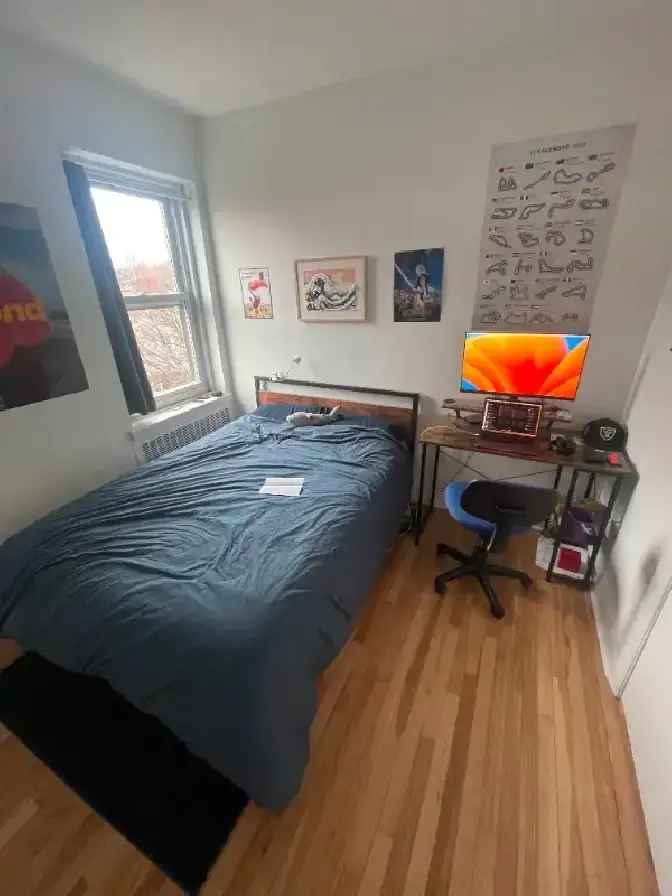 Private Room Near Atwater Metro May-September